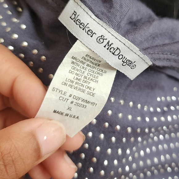 ❤️Bleeker & McDougal Silver Rhinestone Greay Blouse☆ - Picture 2 of 2